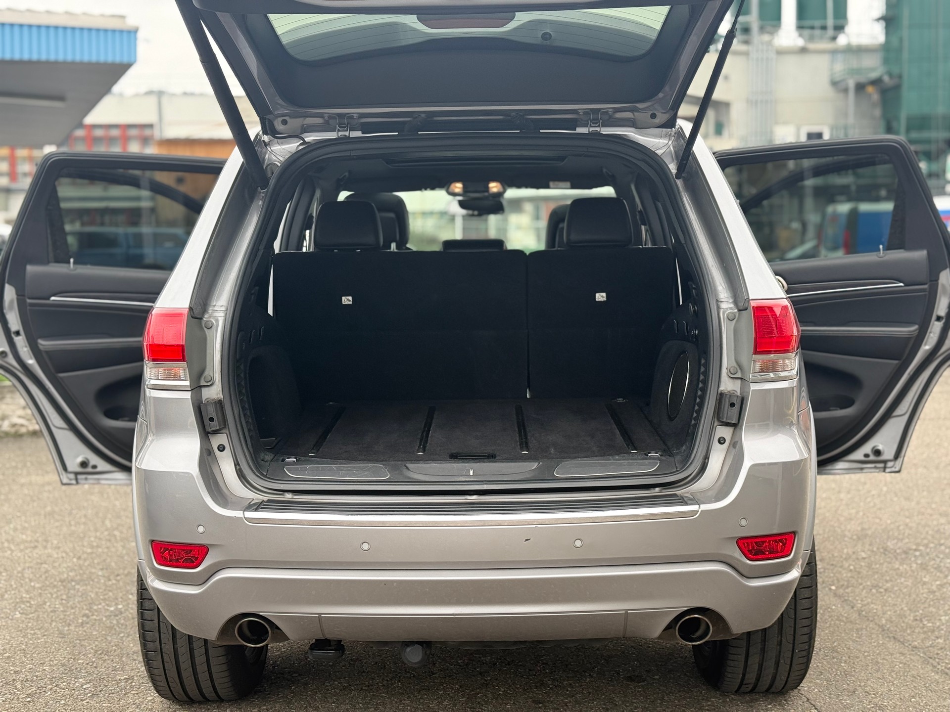JEEP Grand Cherokee 3.0 CRD Overland Automatic-image-8