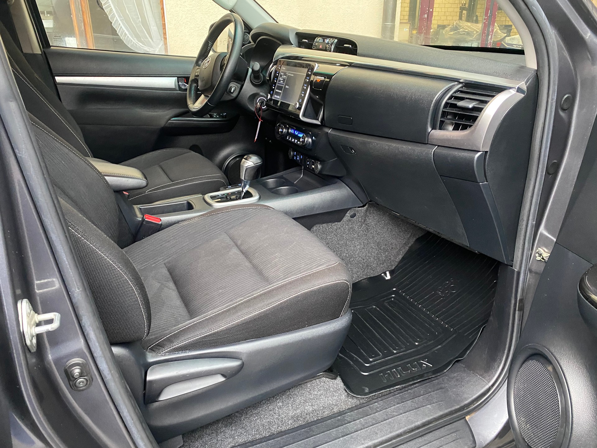 TOYOTA Hilux 2.8D-4D Style Double Cab 4x4 A-image-6