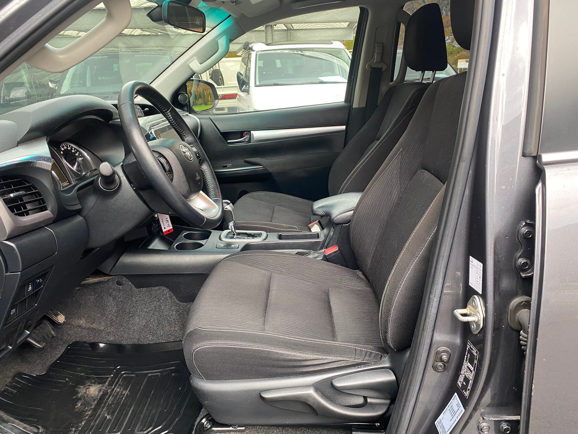 TOYOTA Hilux 2.8D-4D Style Double Cab 4x4 A-image-2