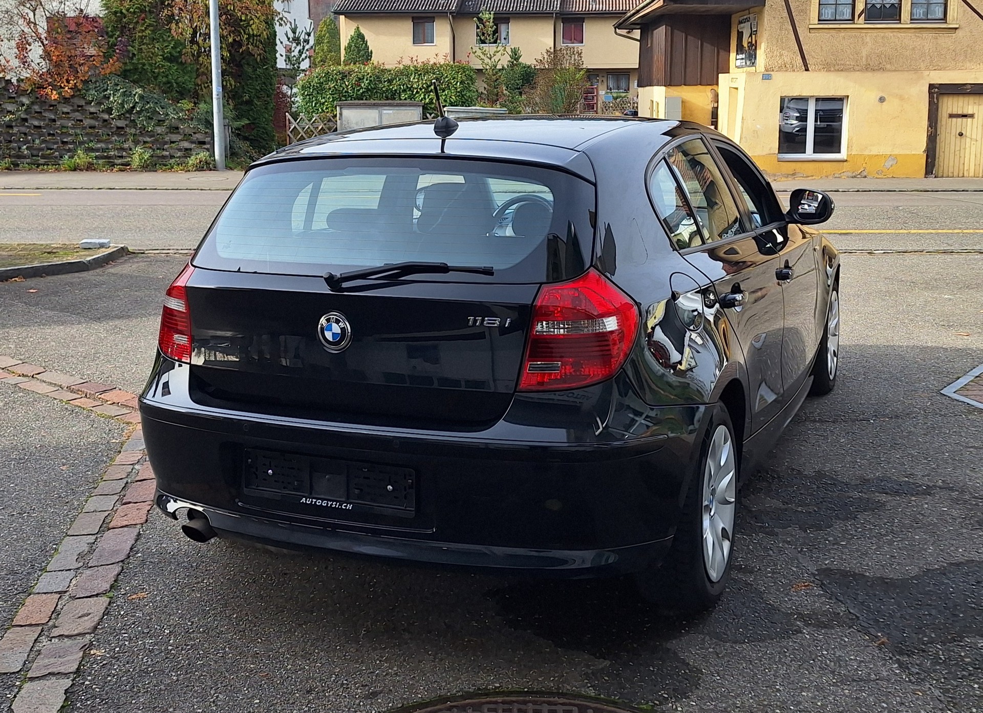 BMW 118i Dynamic Edition-image-7