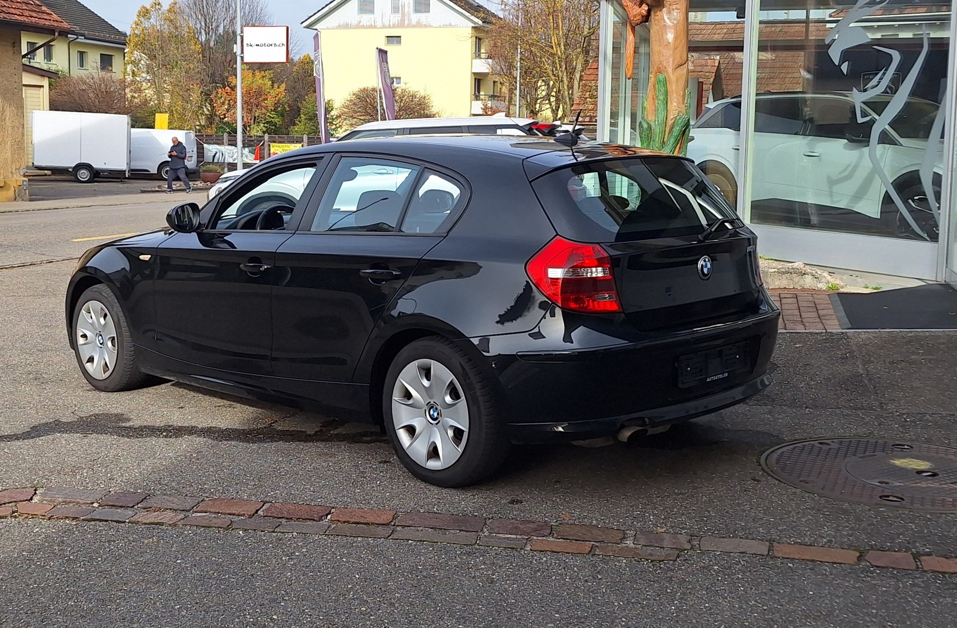 BMW 118i Dynamic Edition-image-6