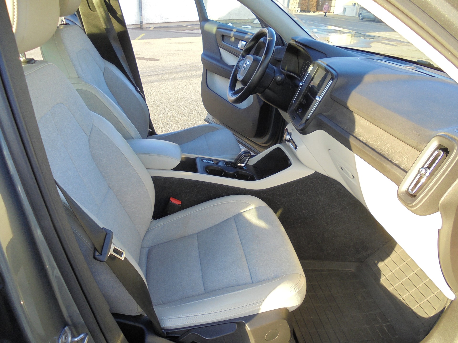 VOLVO XC40 D4 AWD Momentum Geartronic-image-12