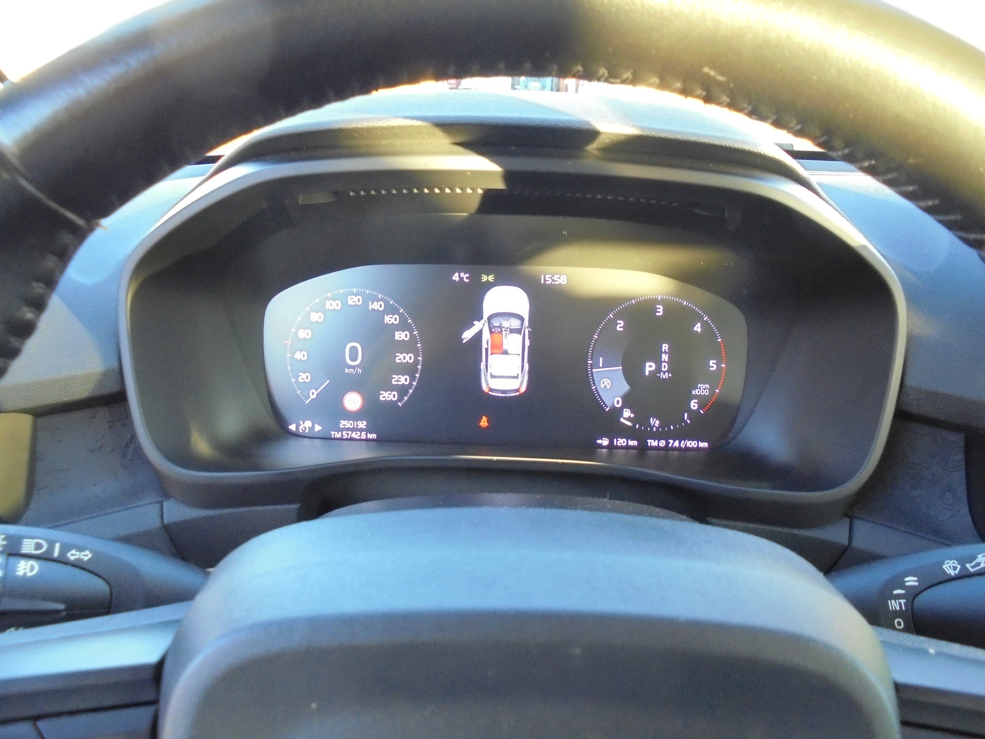 VOLVO XC40 D4 AWD Momentum Geartronic-image-16