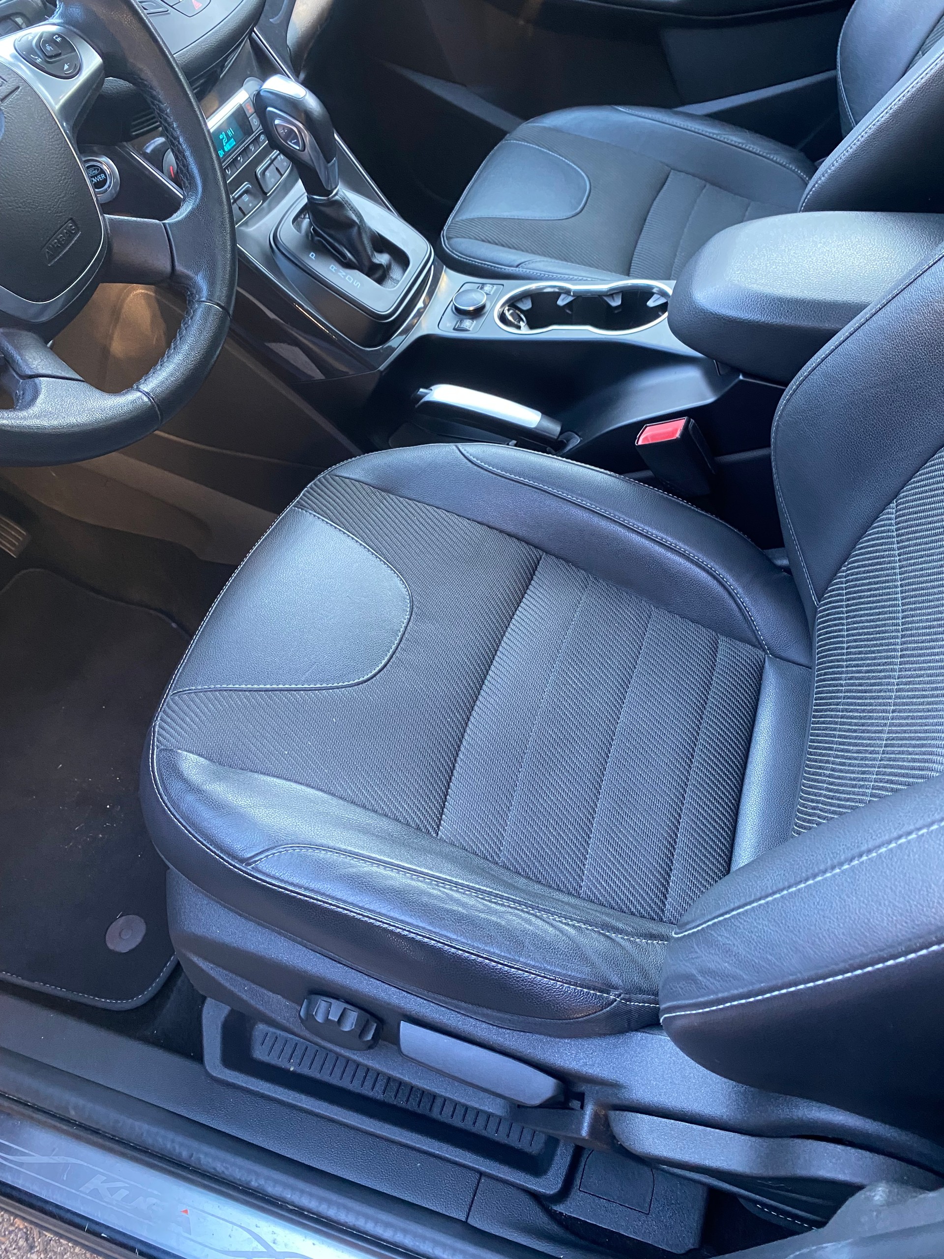 FORD Kuga 2.0 TDCi Titanium 4WD PowerShift-image-10