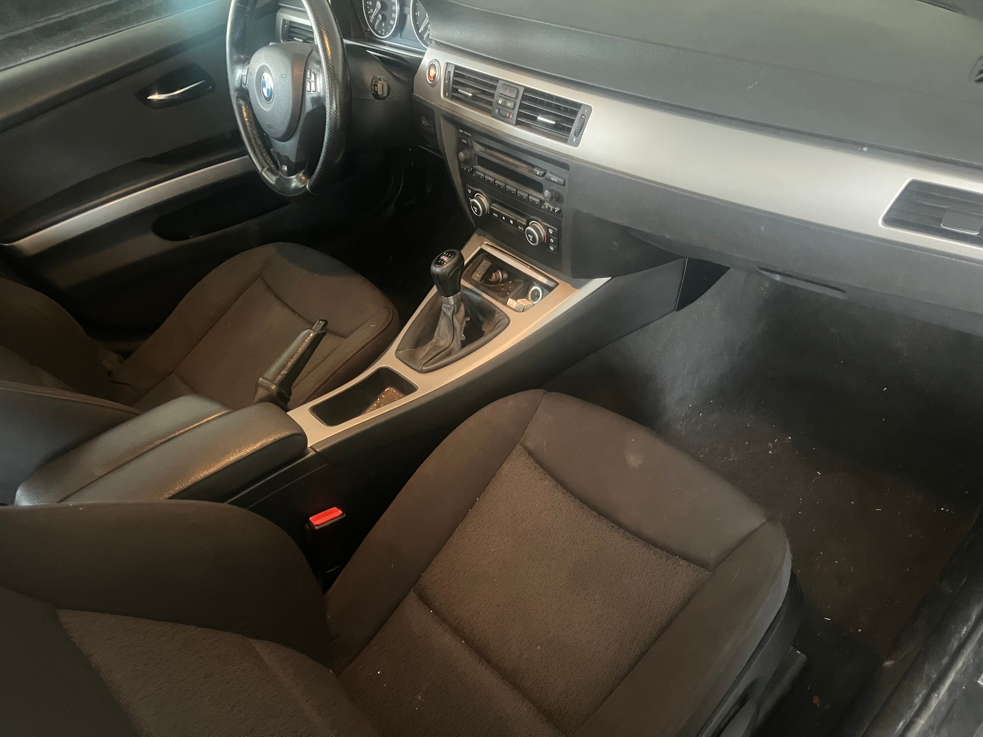 BMW 320i Touring-image-10