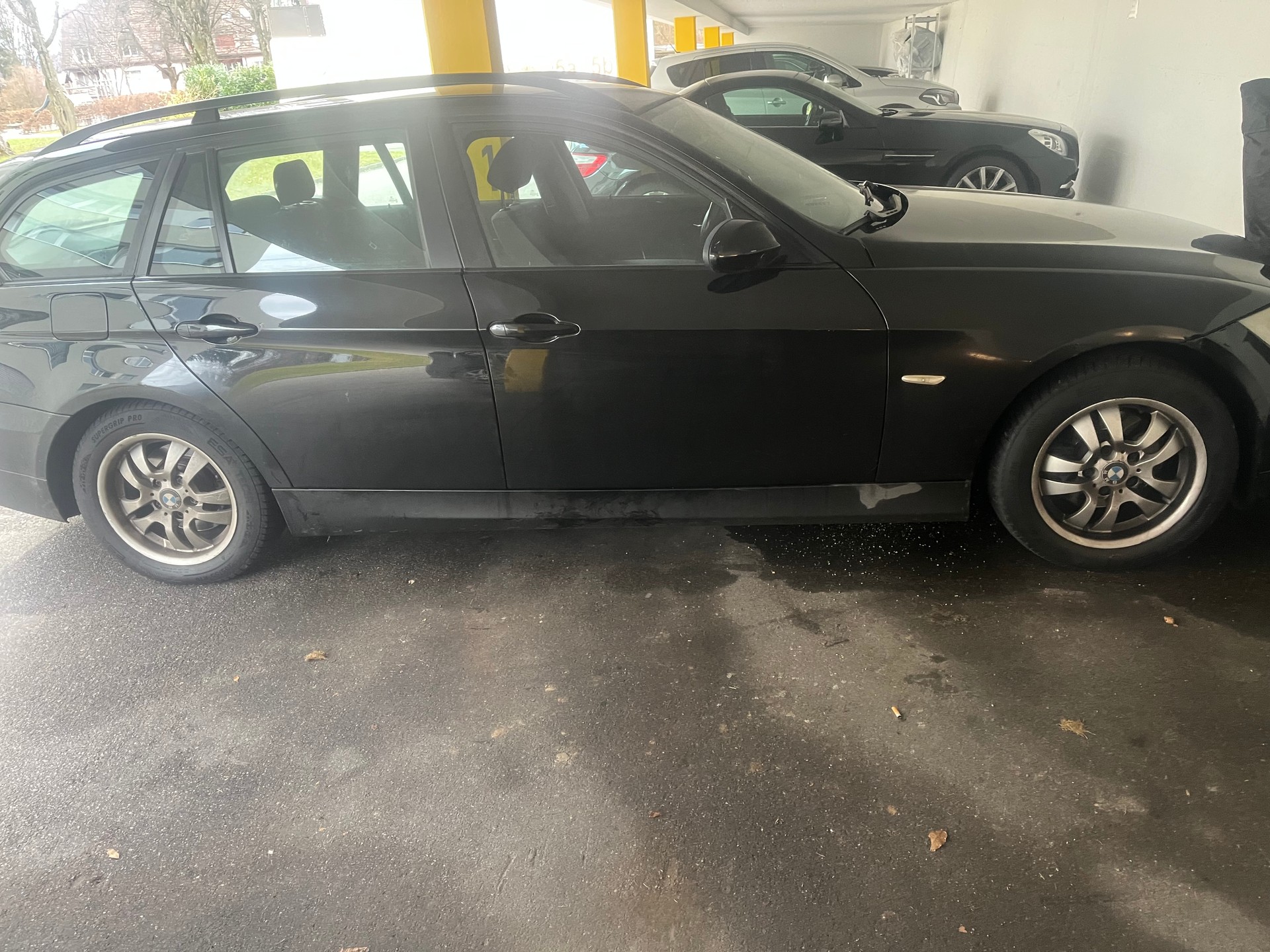 BMW 320i Touring-image-3