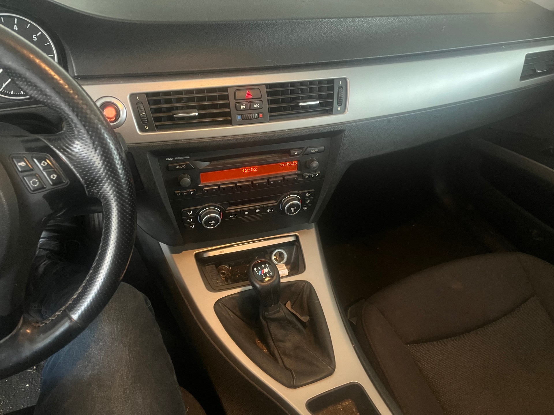 BMW 320i Touring-image-13