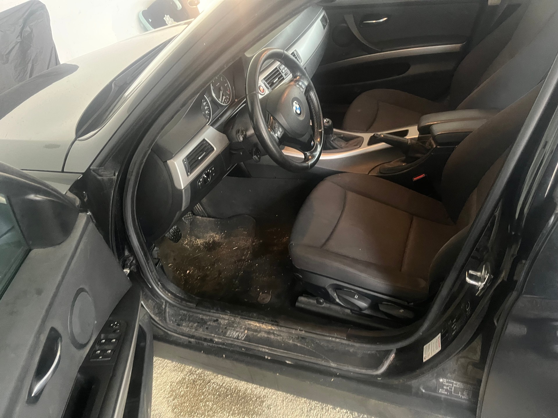 BMW 320i Touring-image-9