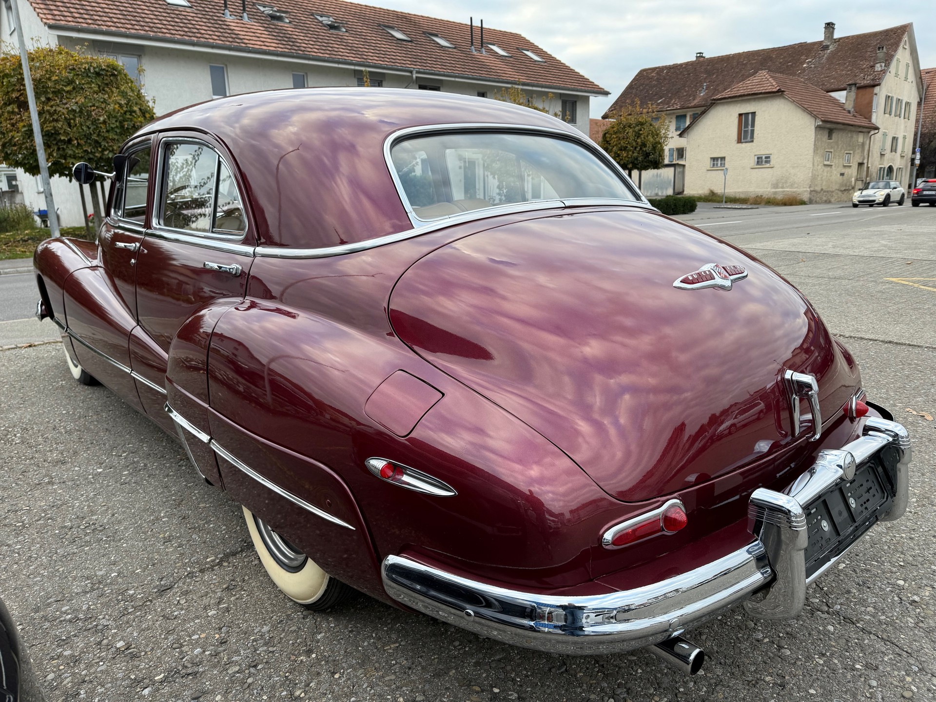 BUICK Super Eight-showroom-element-3