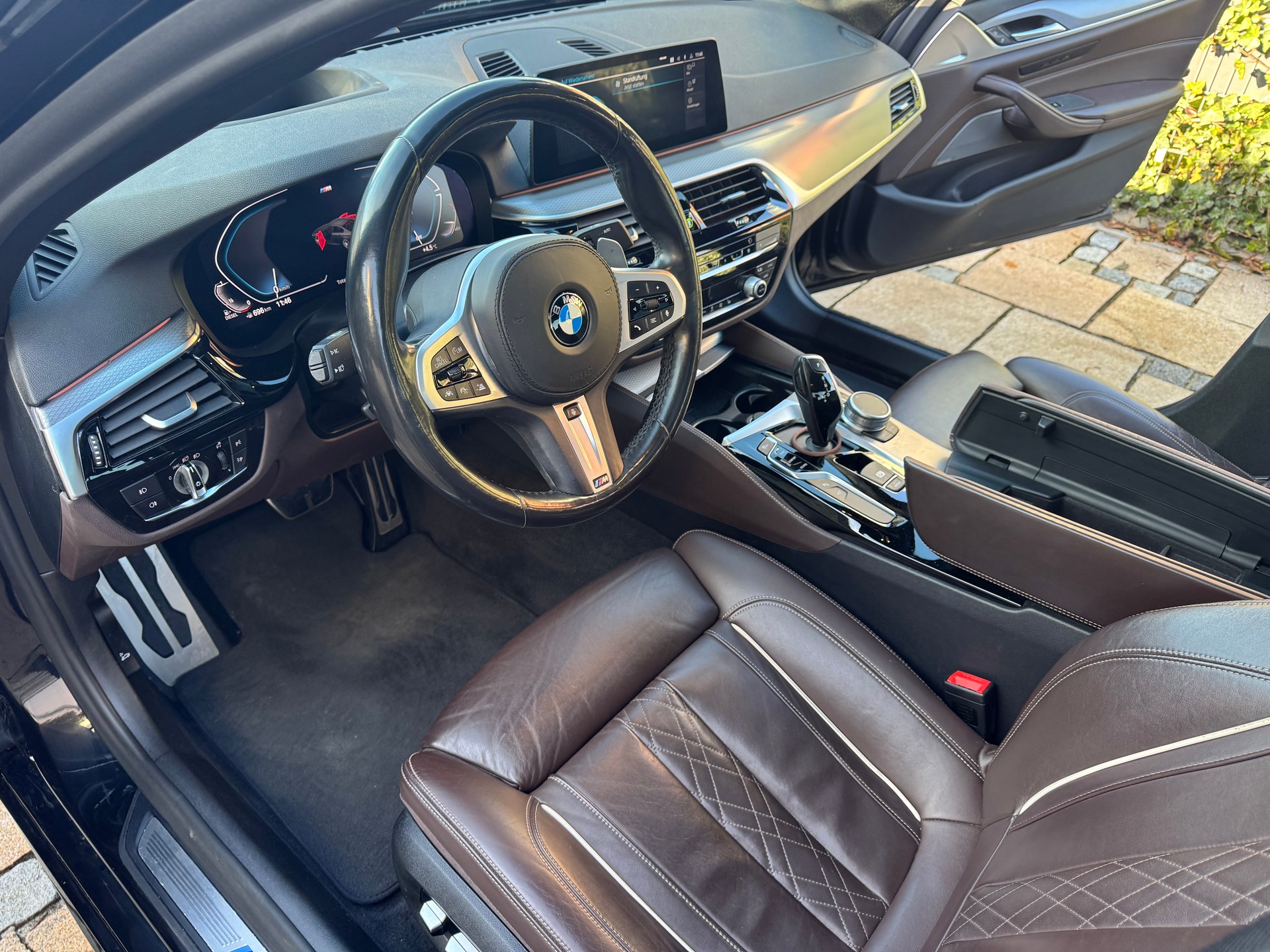 BMW 530d M-Paket, Scheckheft, HUD, 360*, 8 Reifen 20" BMW Individual LMR V-Speiche 759 l-image-4