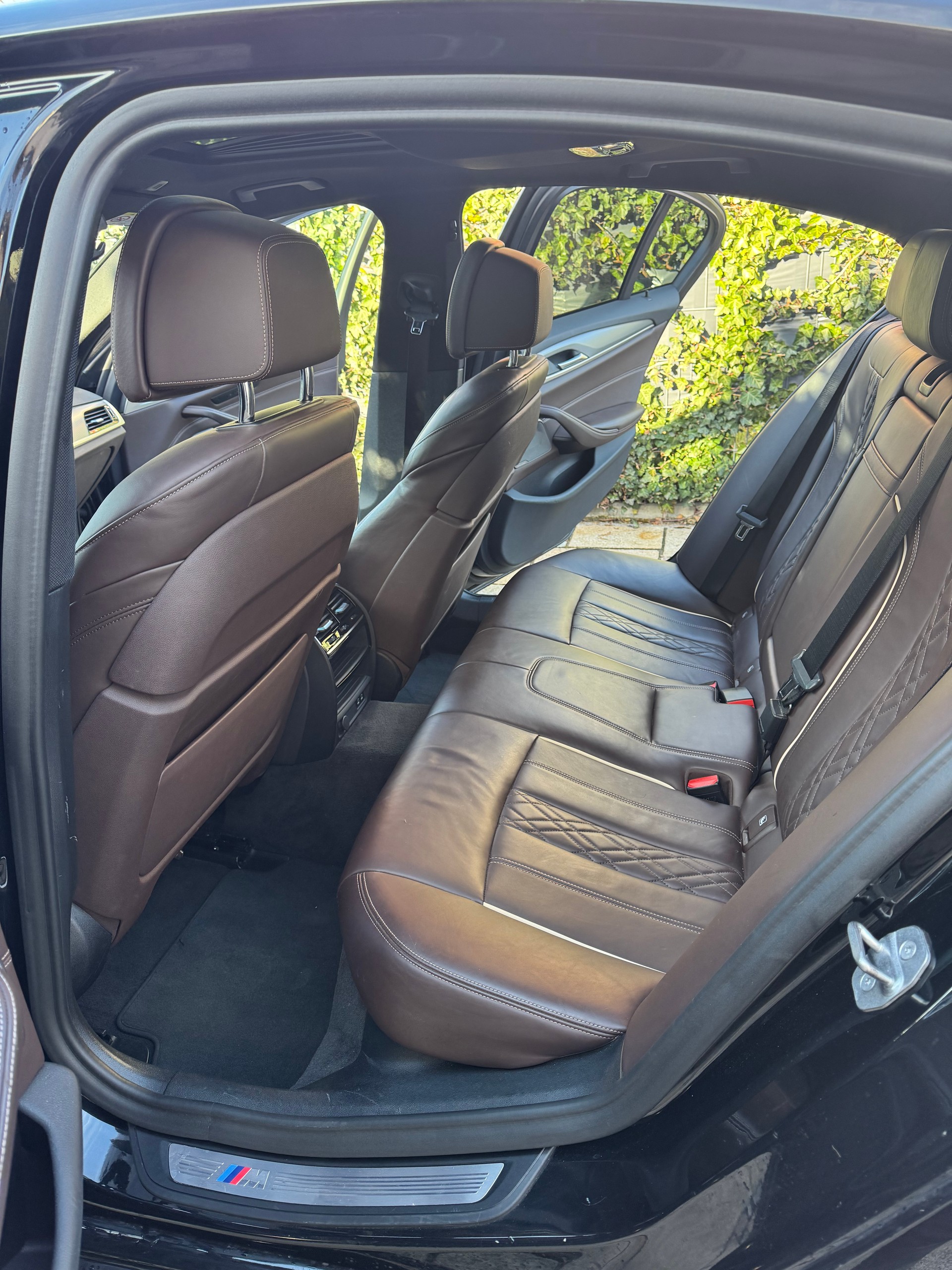 BMW 530d M-Paket, Scheckheft, HUD, 360*, 8 Reifen 20" BMW Individual LMR V-Speiche 759 l-image-9