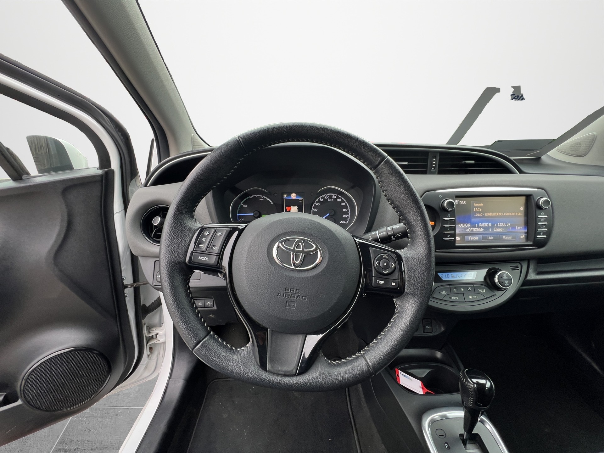 TOYOTA Yaris 1.5 Hybrid Comfort-image-9