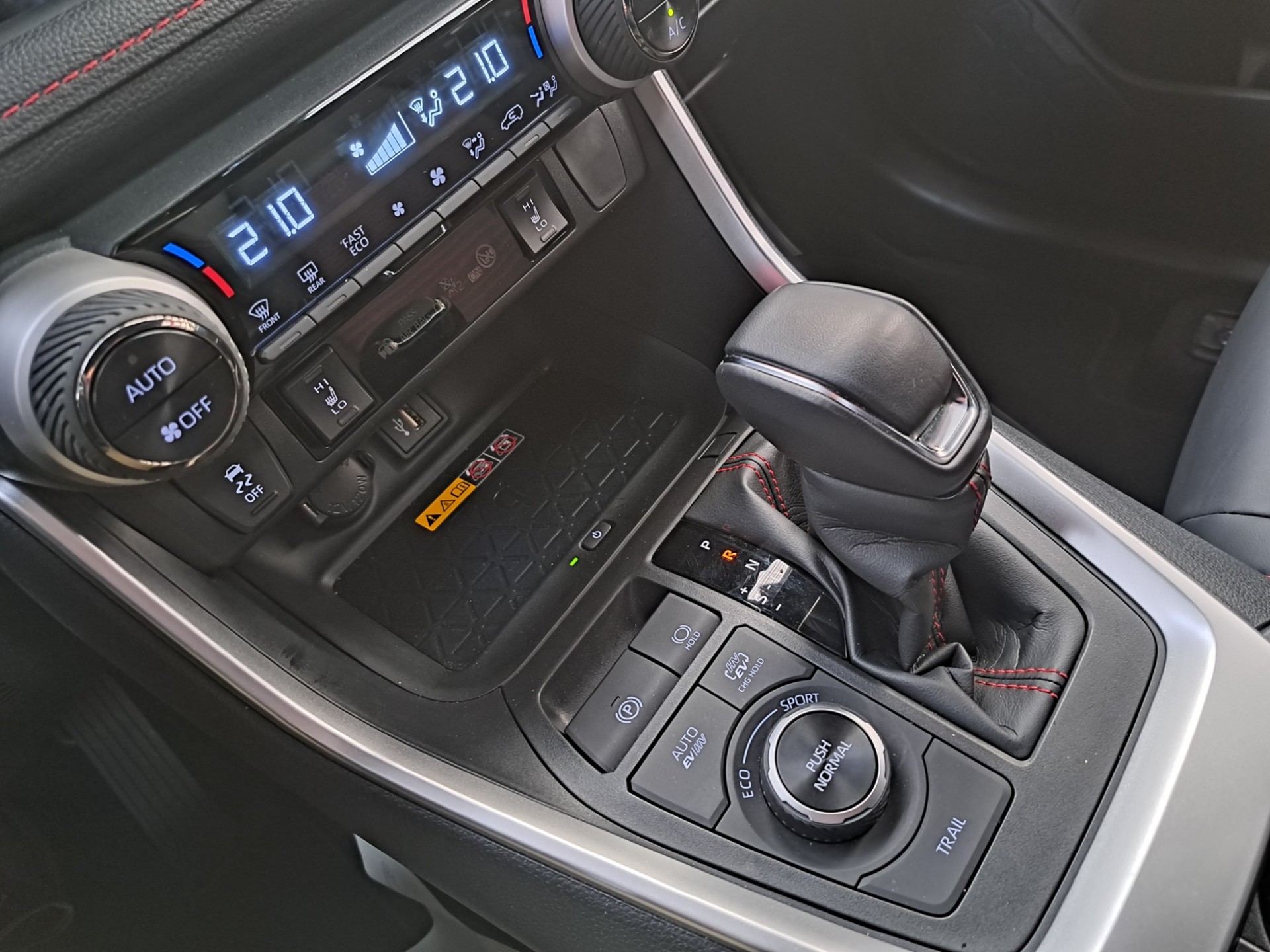 TOYOTA RAV-4 2.5 PHEV Premium e-CVT 4WD-image-13