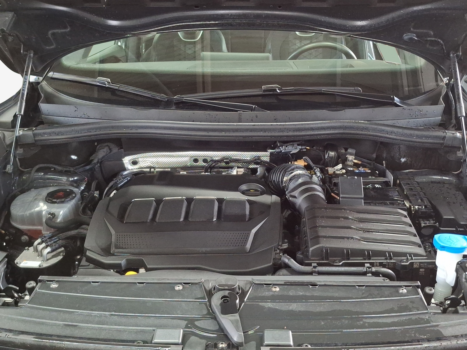 VW Tiguan 2.0 TDI SCR R-Line 4Motion DSG-image-15