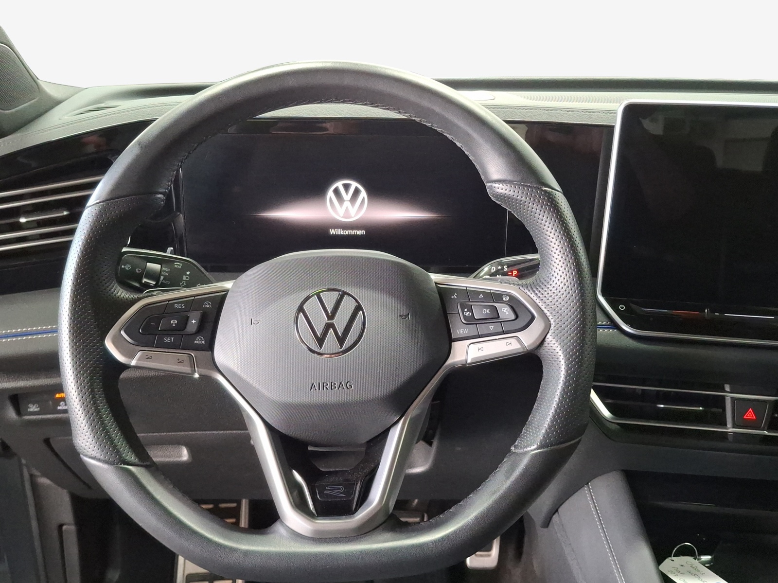 VW Tiguan 2.0 TDI SCR R-Line 4Motion DSG-image-8