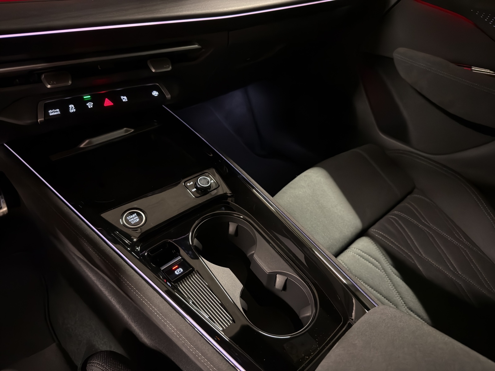 AUDI Q3 Sportback e-hybrid 200 kW S tronig-image-11