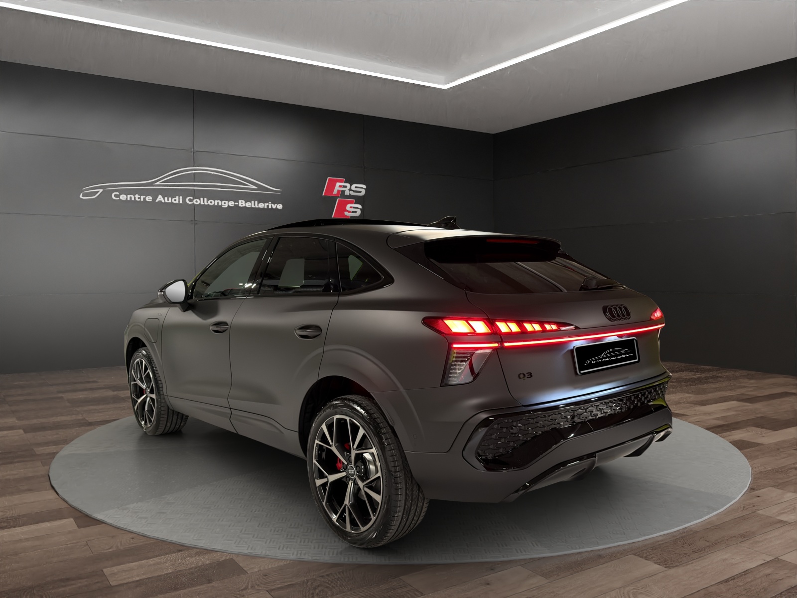 AUDI Q3 Sportback e-hybrid 200 kW S tronig-image-2