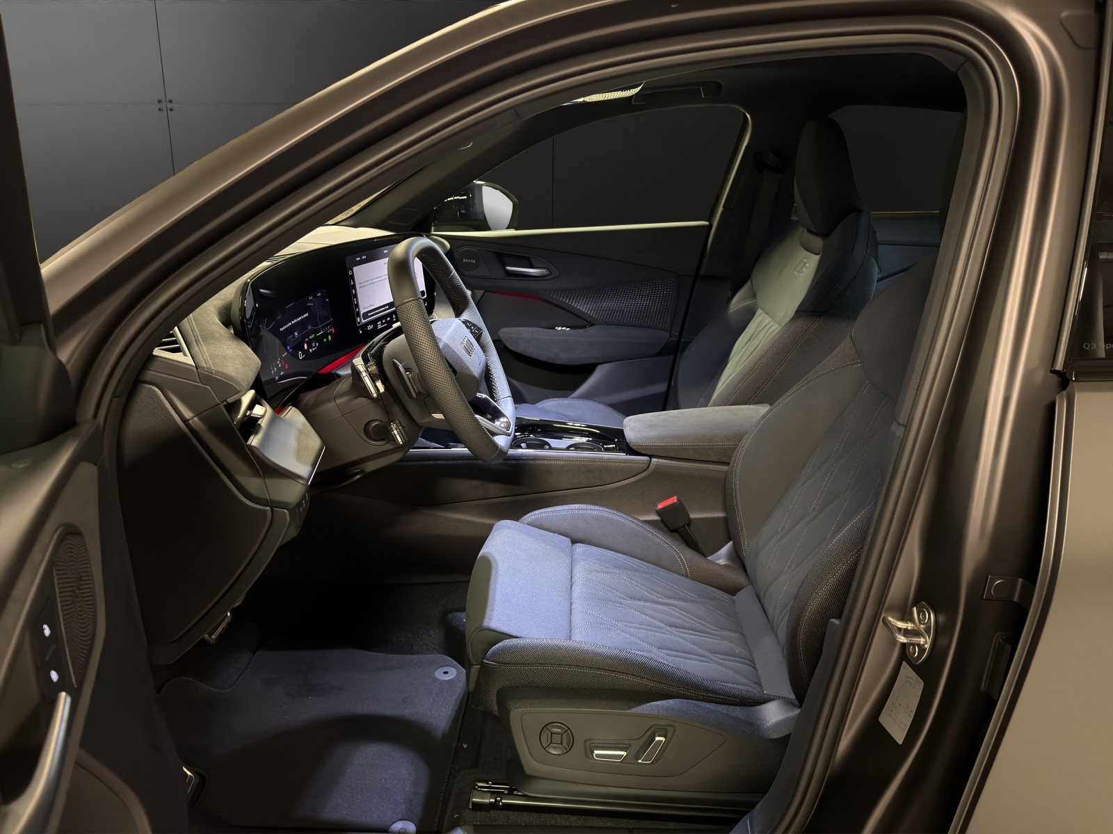 AUDI Q3 Sportback e-hybrid 200 kW S tronig-image-5