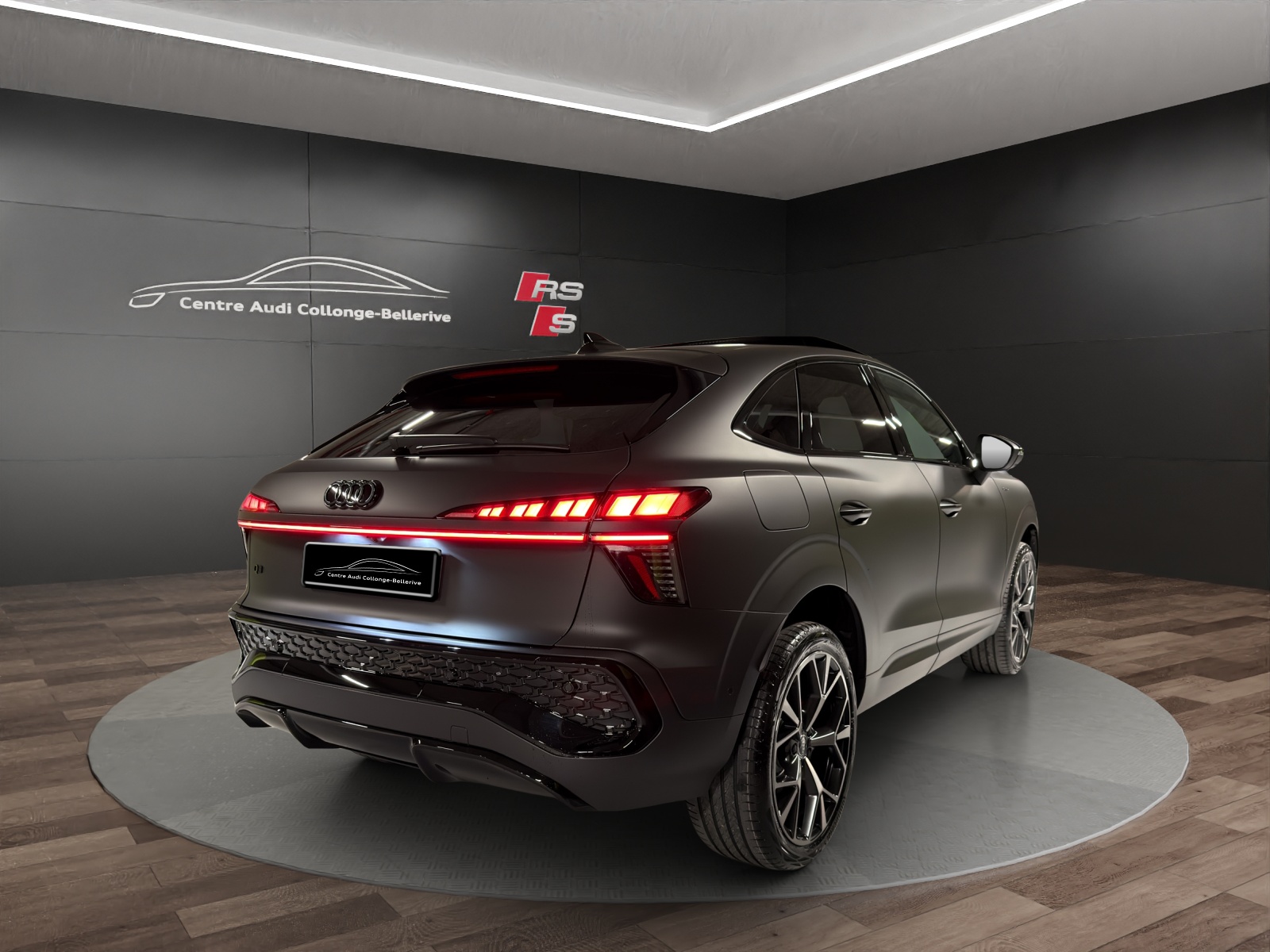 AUDI Q3 Sportback e-hybrid 200 kW S tronig-image-3