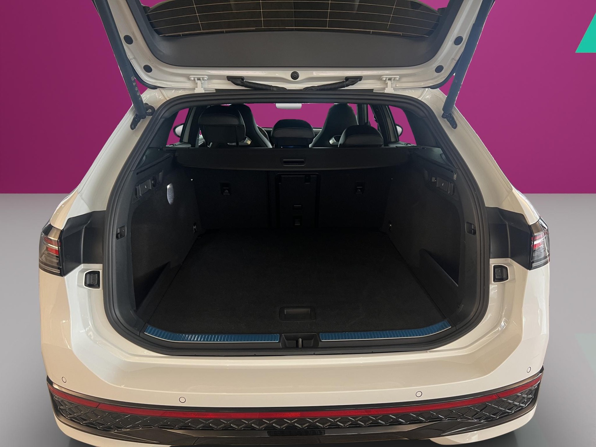 VW Passat Variant 2.0 TDI R-Line DSG 4motion-image-9