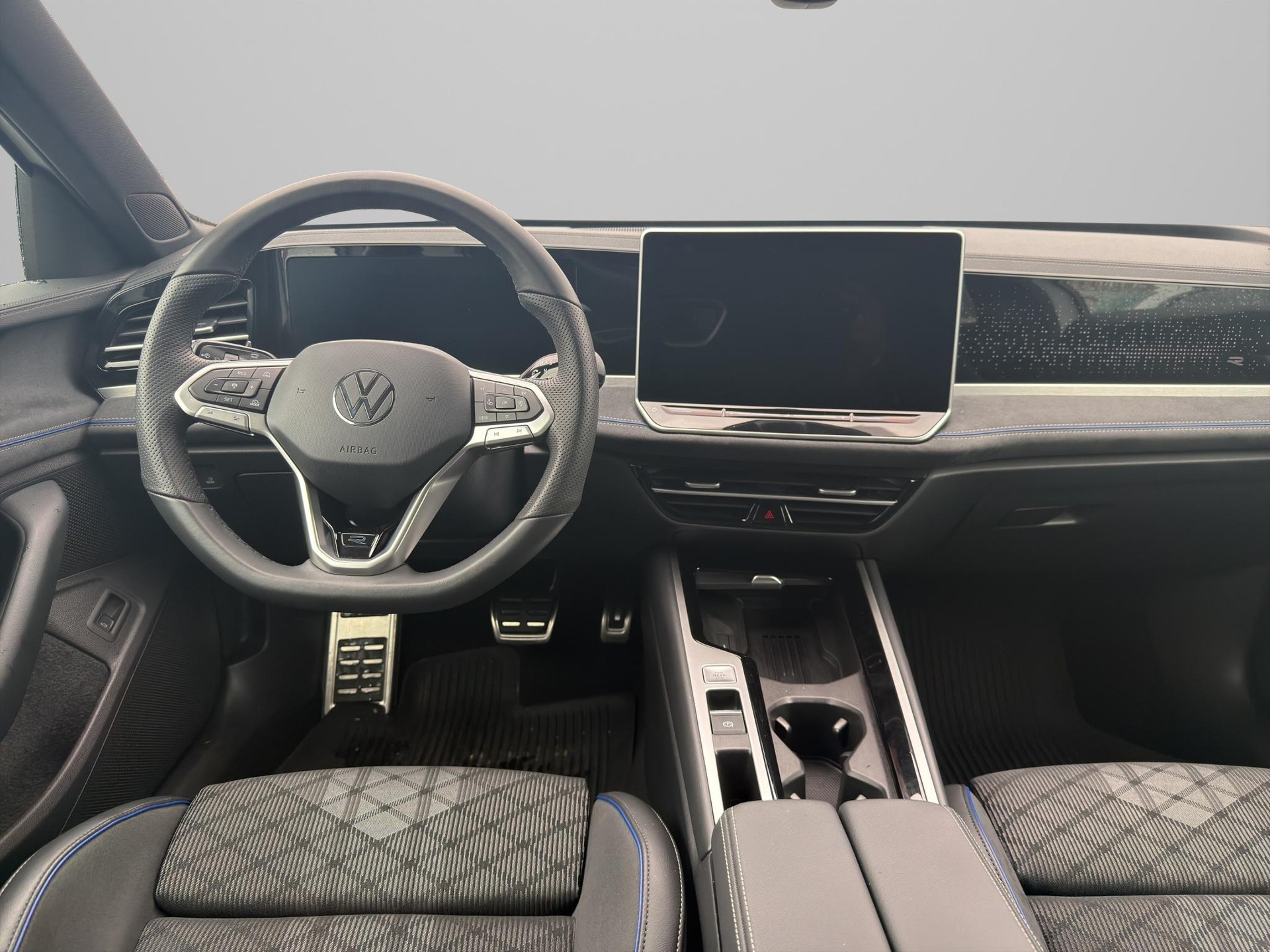 VW Passat Variant 2.0 TDI R-Line DSG 4motion-image-12