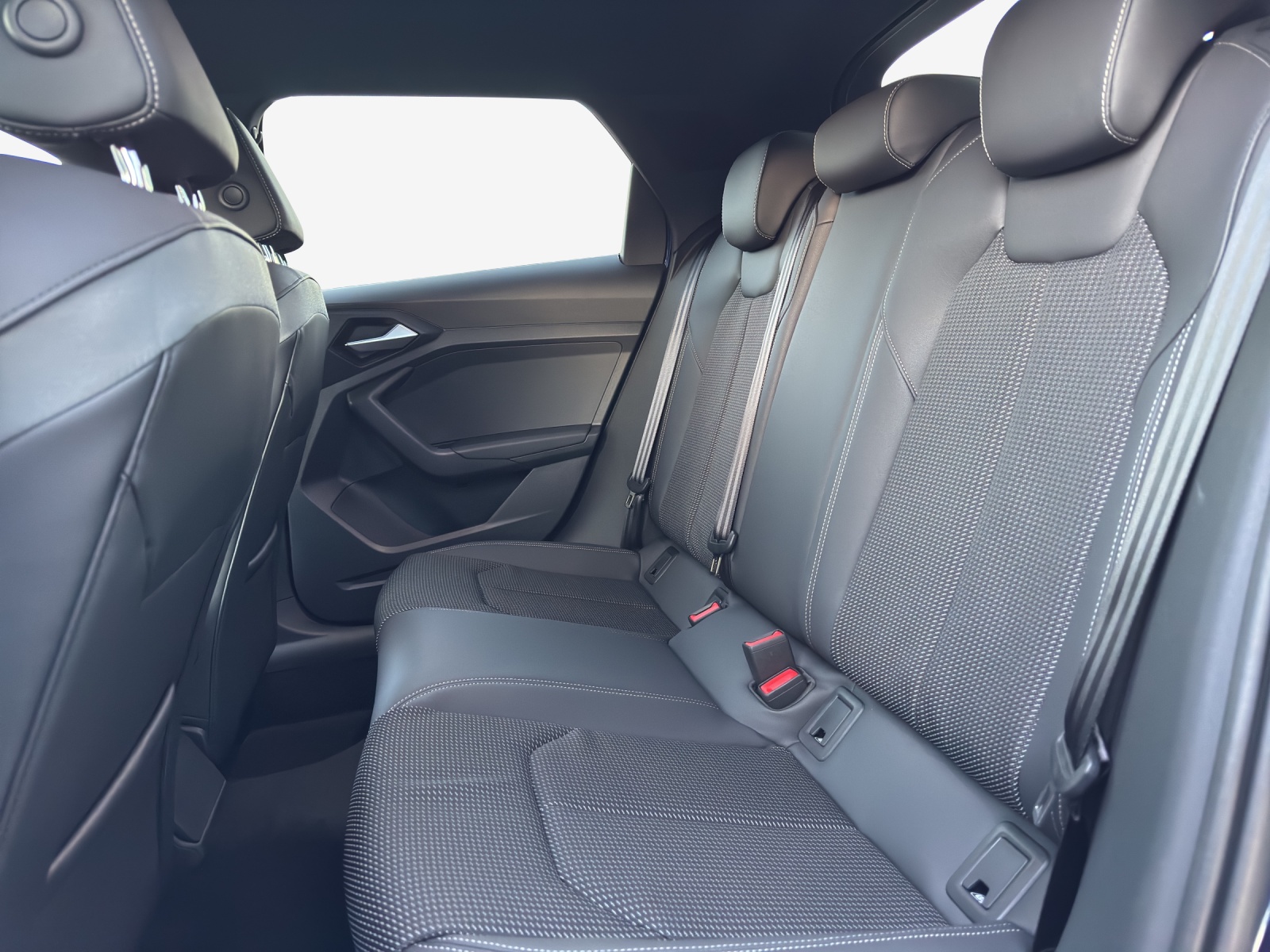 AUDI A1 Sportback 30 TFSI S Line Attraction S-tronic-image-11