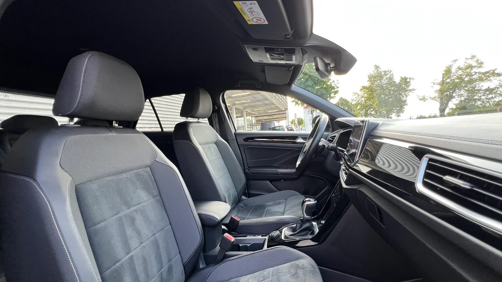 VW T-ROC 2.0 TSI R-LINE DSG 4MOTION l 190 PS-image-24