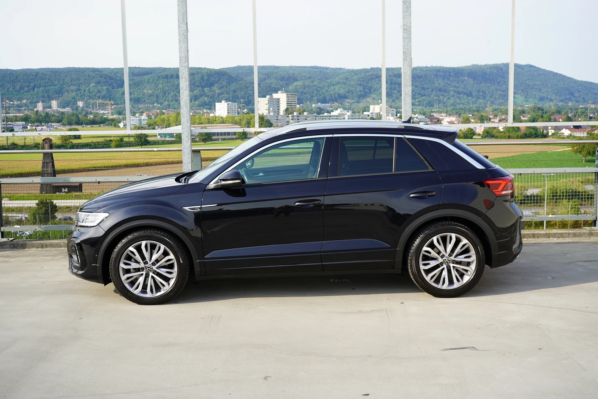 VW T-ROC 2.0 TSI R-LINE DSG 4MOTION l 190 PS-image-5