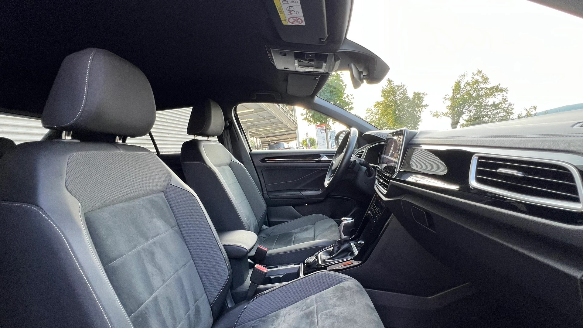 VW T-ROC 2.0 TSI R-LINE DSG 4MOTION l 190 PS-image-26