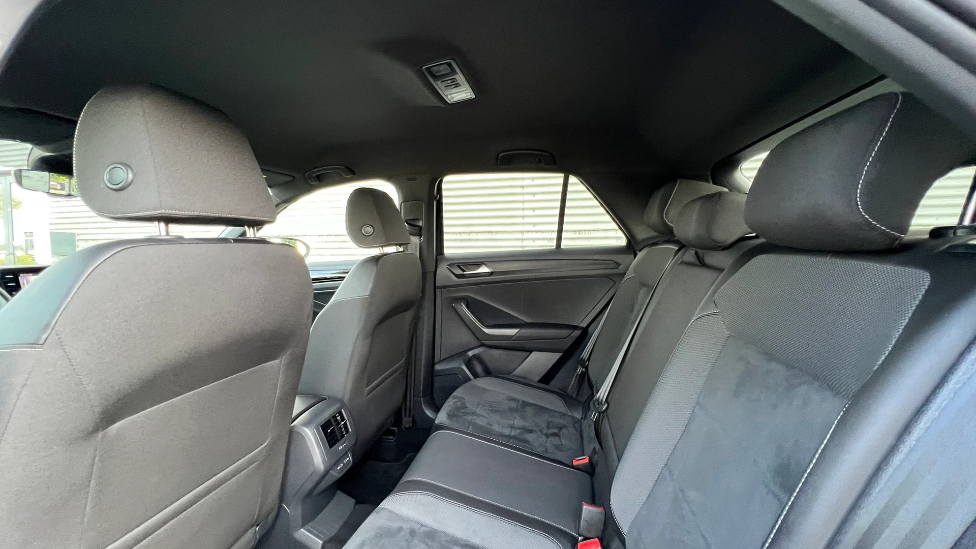VW T-ROC 2.0 TSI R-LINE DSG 4MOTION l 190 PS-image-28