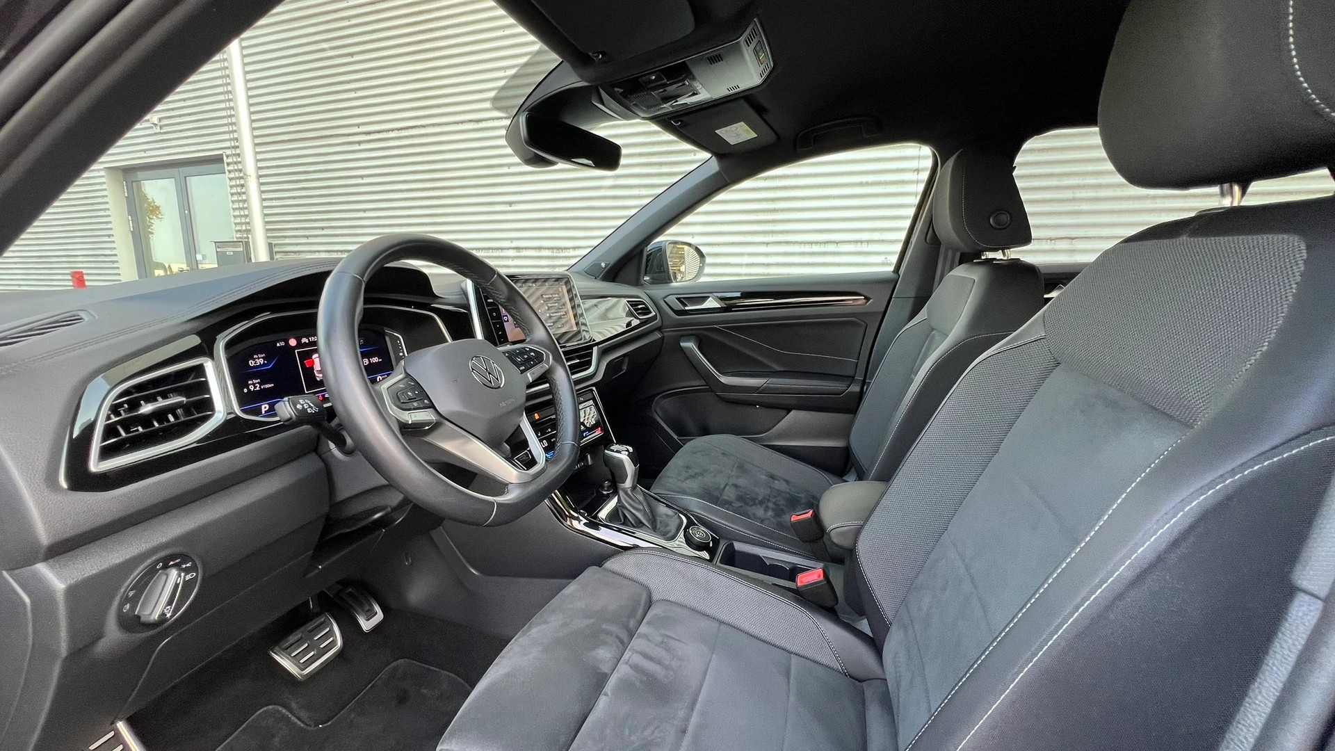 VW T-ROC 2.0 TSI R-LINE DSG 4MOTION l 190 PS-image-23