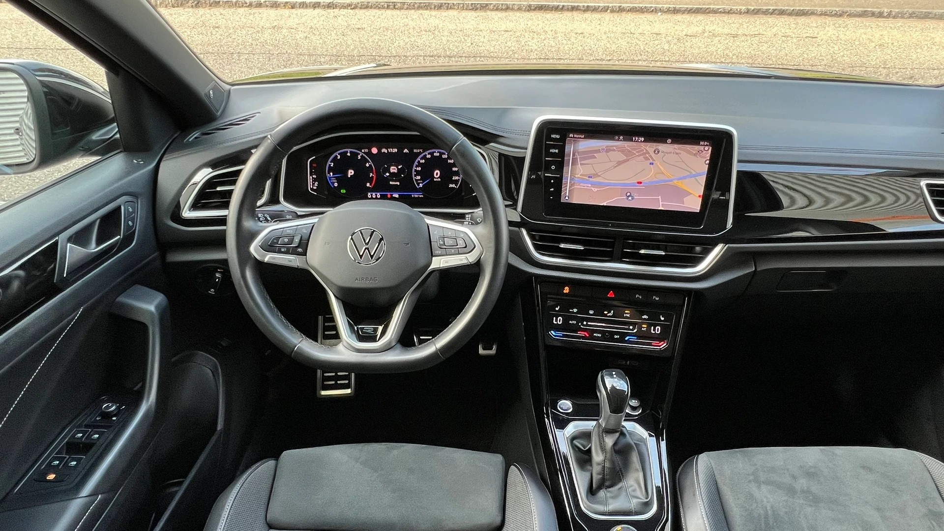 VW T-ROC 2.0 TSI R-LINE DSG 4MOTION l 190 PS-image-21