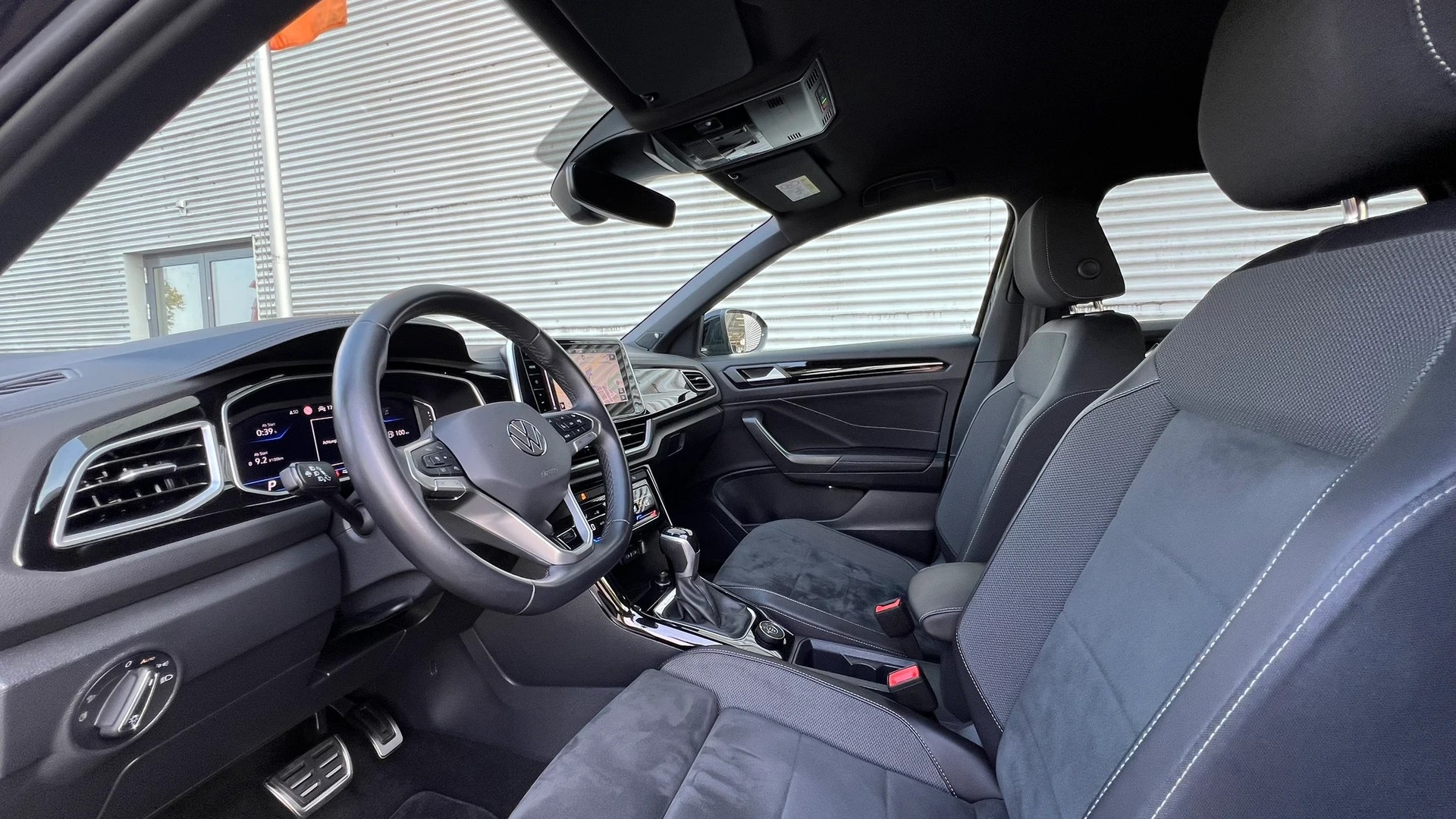 VW T-ROC 2.0 TSI R-LINE DSG 4MOTION l 190 PS-image-25