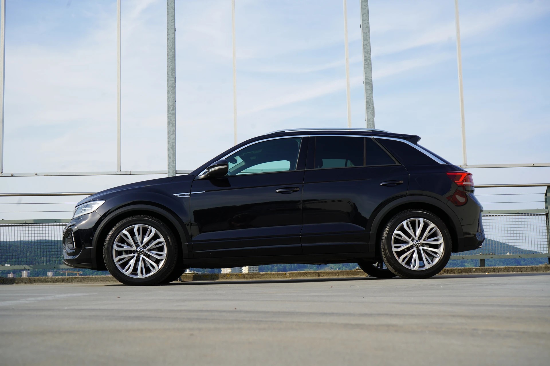 VW T-ROC 2.0 TSI R-LINE DSG 4MOTION l 190 PS-image-1