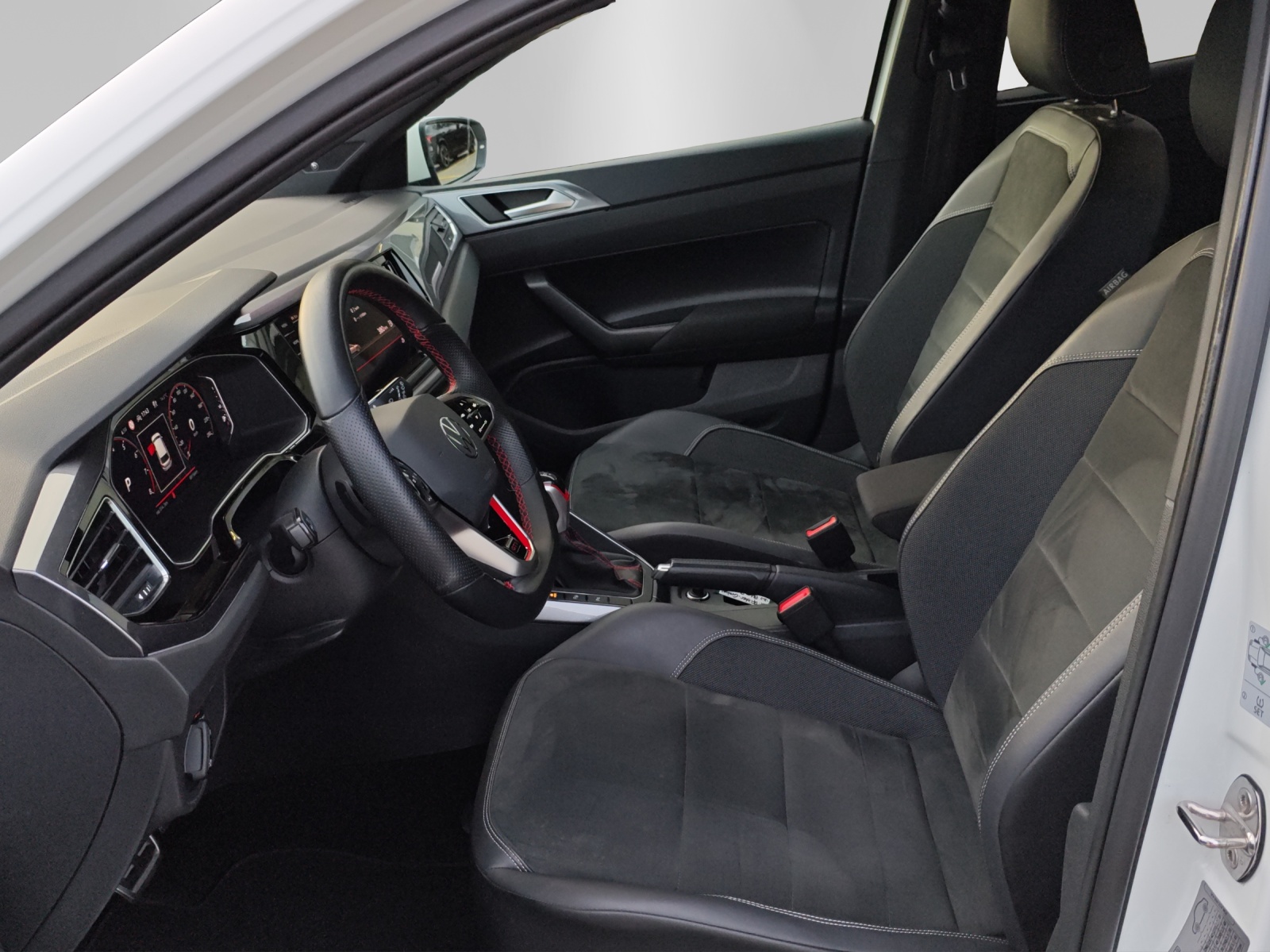 VW Polo 2.0 TSI GTI DSG-image-8