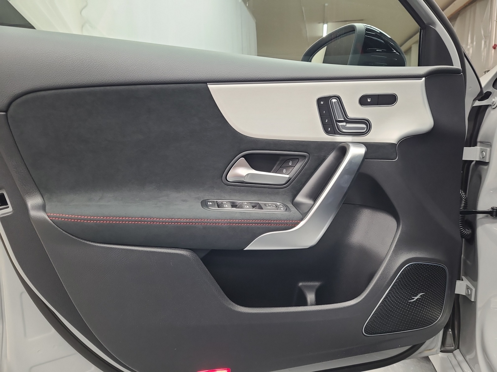 MERCEDES-BENZ AMG A 35 4Matic-image-12