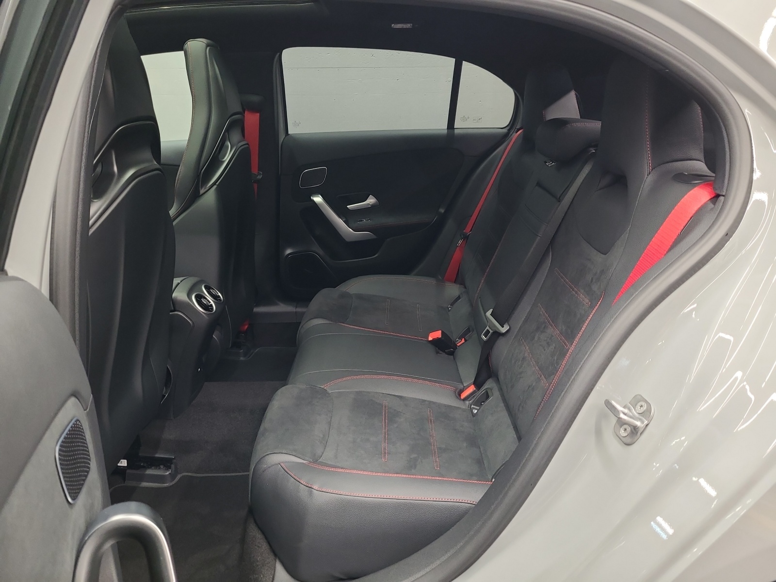MERCEDES-BENZ AMG A 35 4Matic-image-9