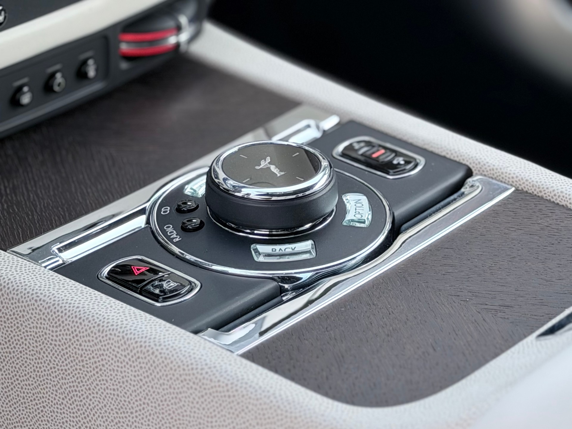ROLLS-ROYCE Wraith 6.6 V12 Goodwood Bespoke-image-4