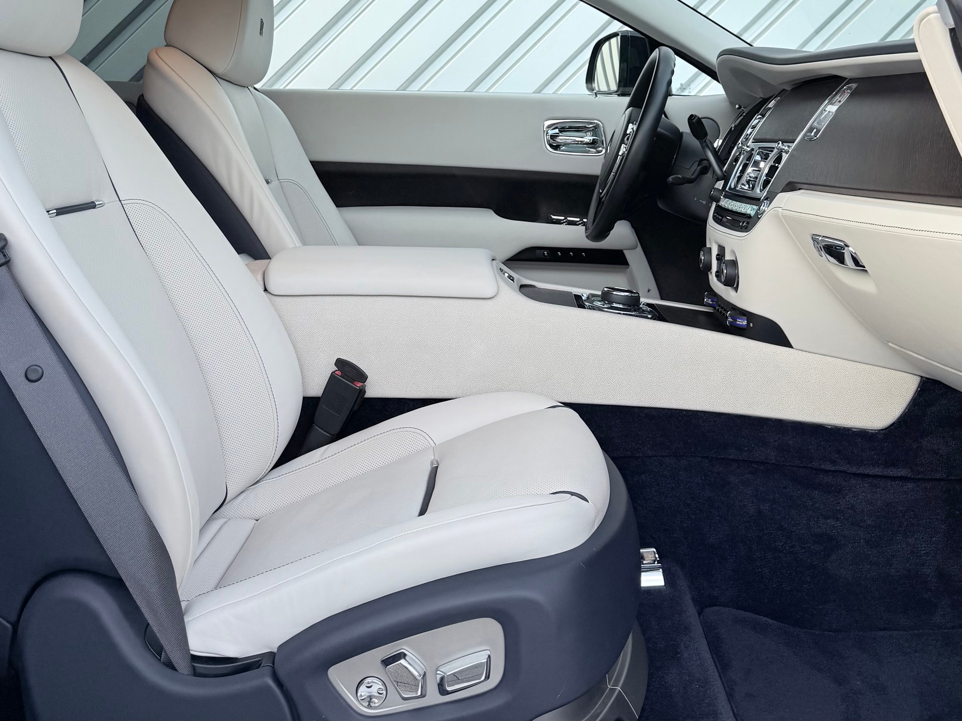 ROLLS-ROYCE Wraith 6.6 V12 Goodwood Bespoke-image-8
