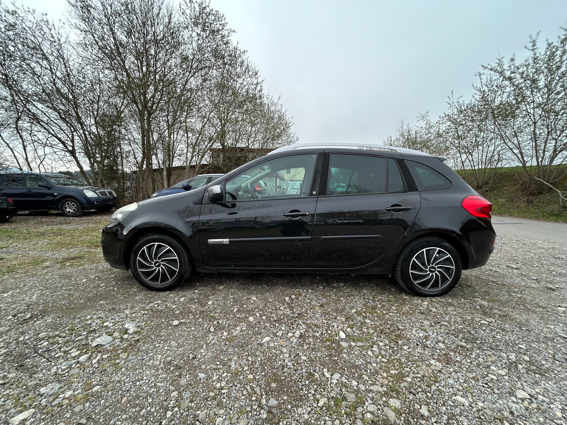 RENAULT Clio Grandtour 1.2 16V Turbo 20th Edition-image-3