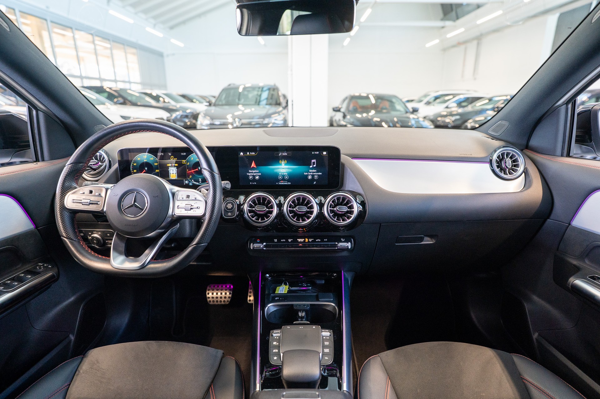 MERCEDES-BENZ GLA 200 AMG Line 4matic / Ambiente-beleuchtung / Navi / Rückfahrkamera-image-16
