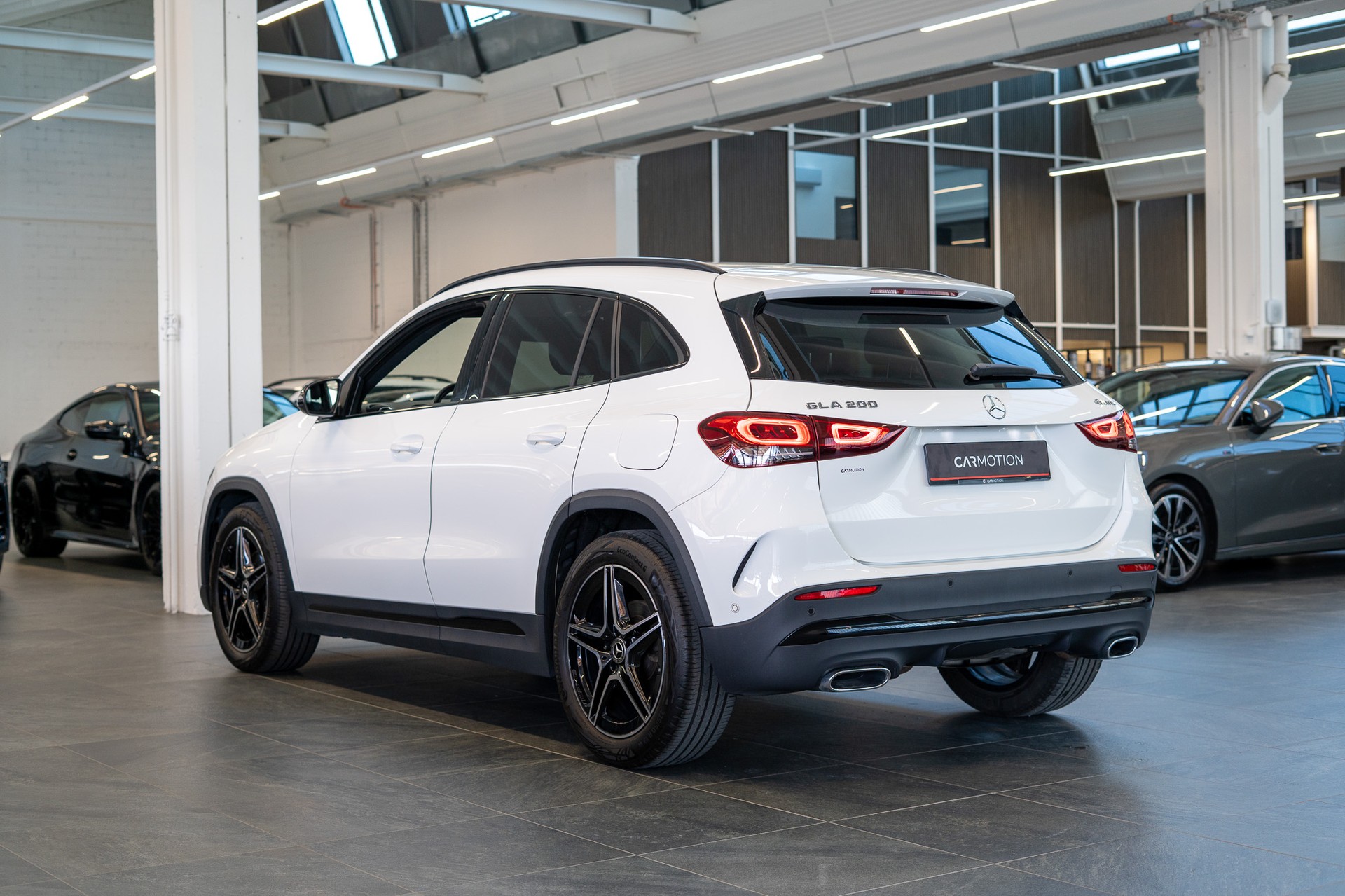 MERCEDES-BENZ GLA 200 AMG Line 4matic / Ambiente-beleuchtung / Navi / Rückfahrkamera-image-3