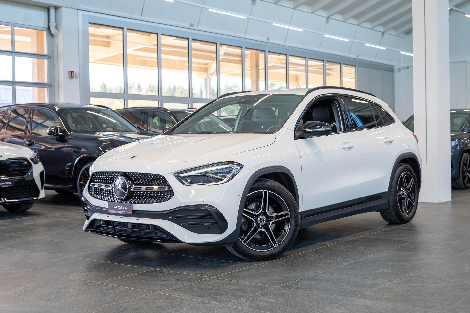 MERCEDES-BENZ GLA 200 AMG Line 4matic / Ambiente-beleuchtung / Navi / Rückfahrkamera-image-0