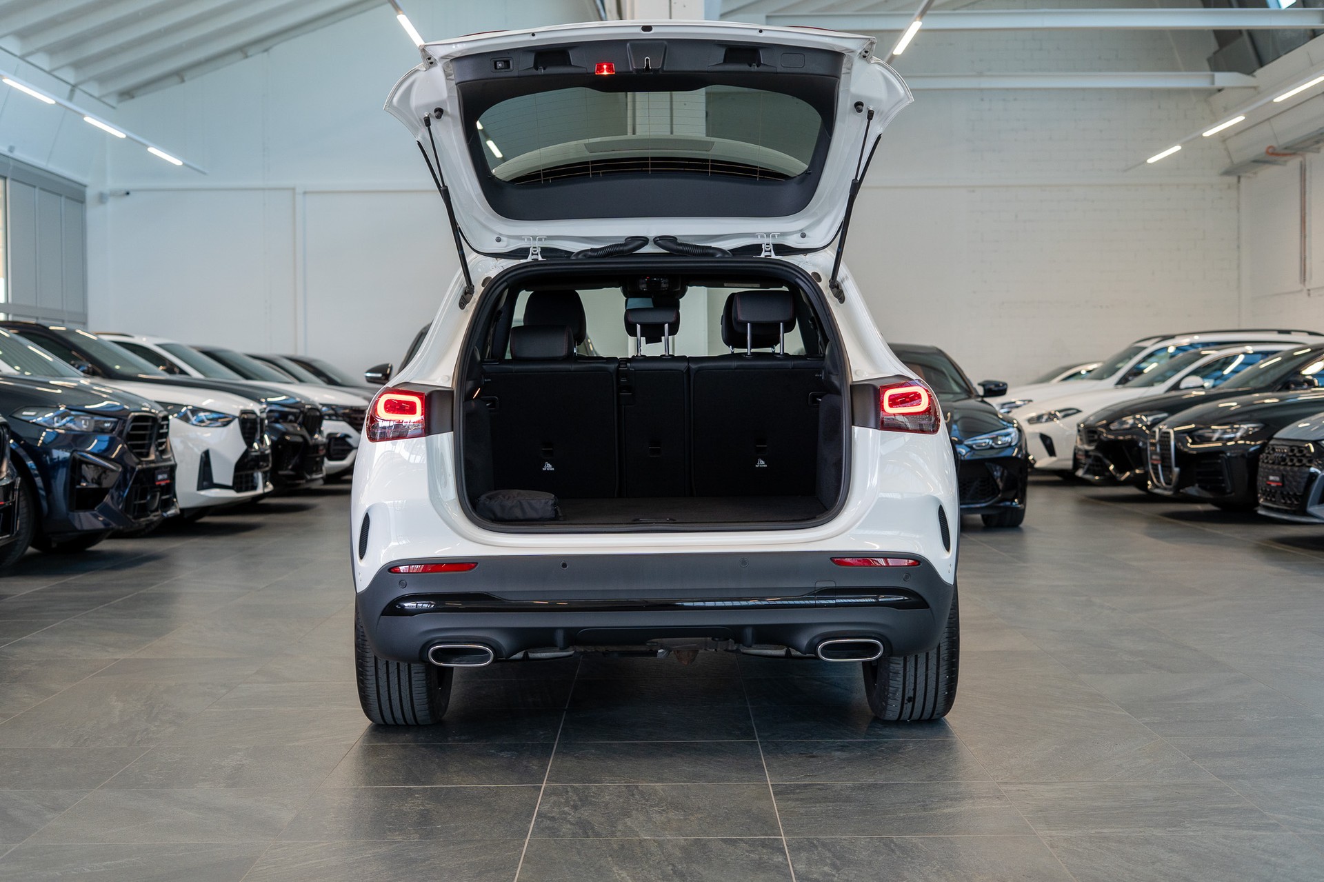 MERCEDES-BENZ GLA 200 AMG Line 4matic / Ambiente-beleuchtung / Navi / Rückfahrkamera-image-5