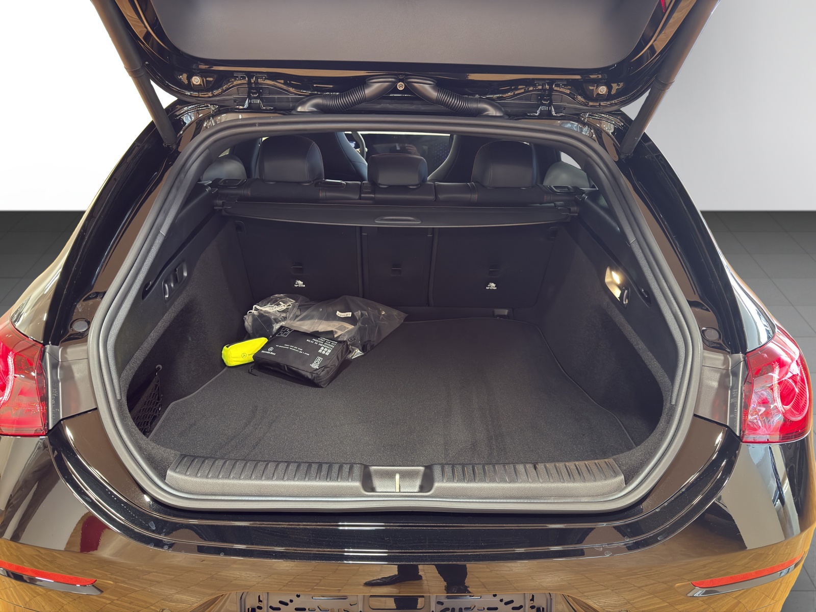 MERCEDES-BENZ CLA Shooting Brake 350 4Matic 85 kWh EQ-image-13