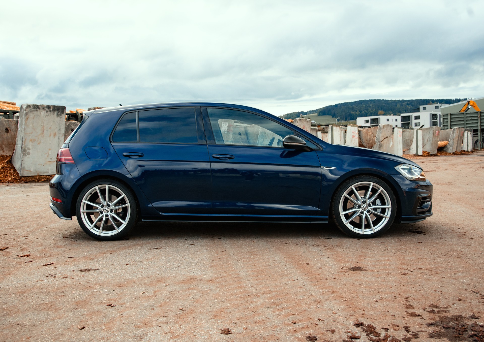 VW 2.0 TSI R DSG 4motion-image-4