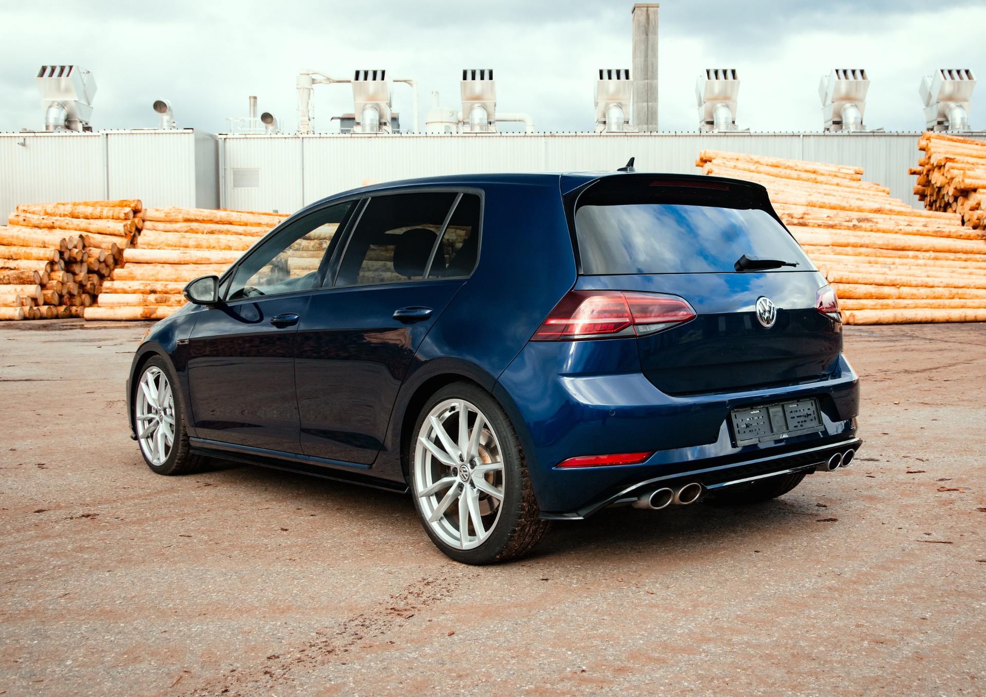 VW 2.0 TSI R DSG 4motion-image-2