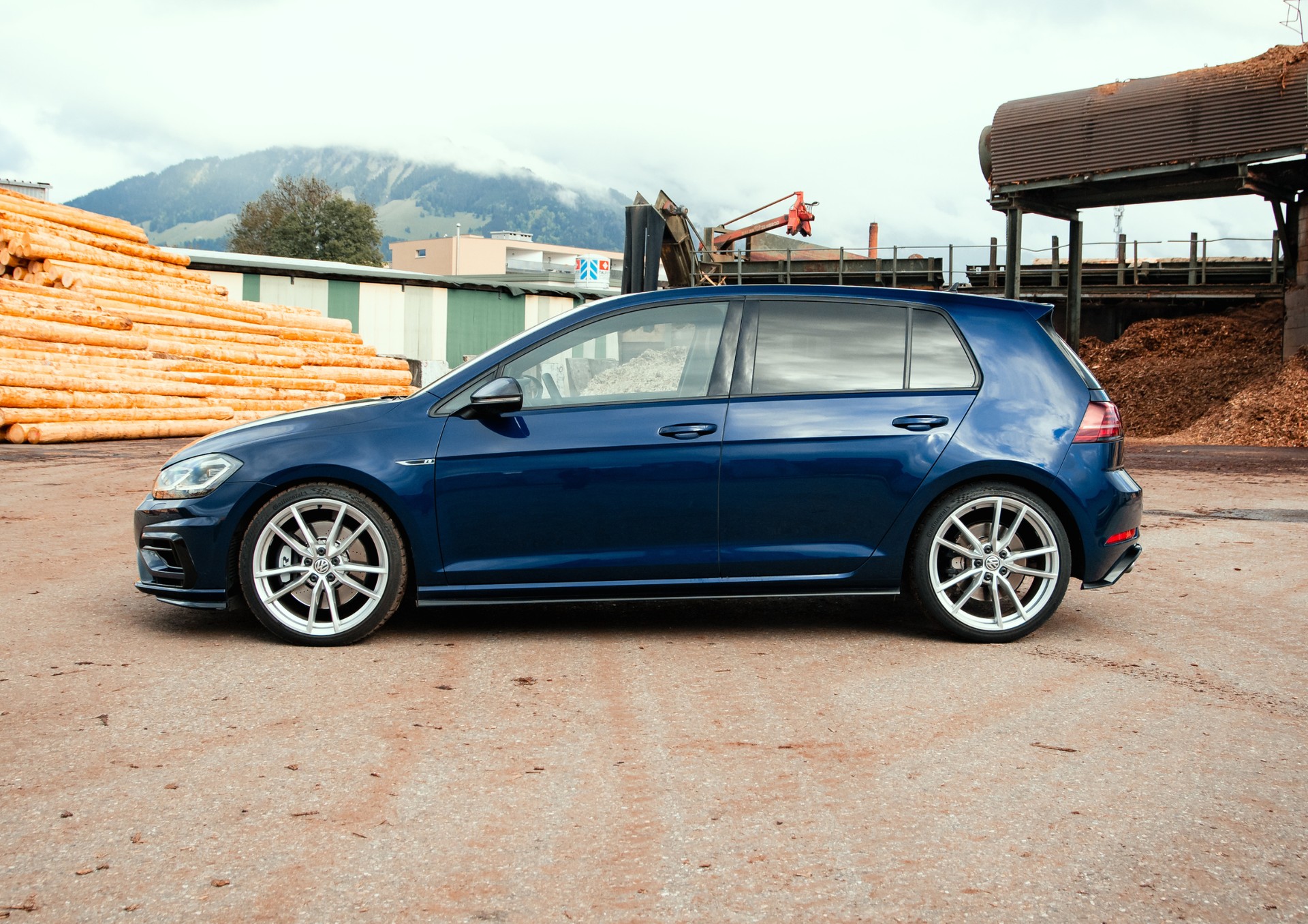 VW 2.0 TSI R DSG 4motion-image-1