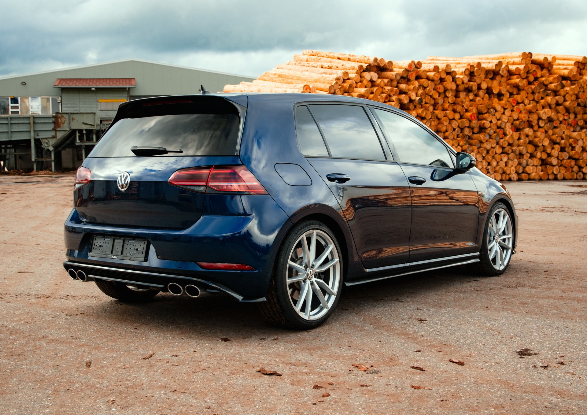 VW 2.0 TSI R DSG 4motion-image-3