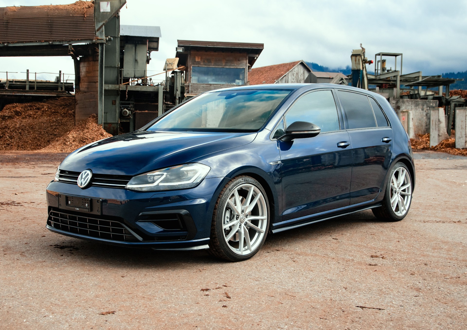 VW 2.0 TSI R DSG 4motion-image-0